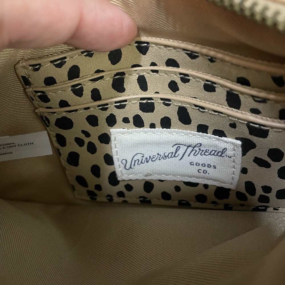 Nwot Universal Threads Dotted Wristlet - image 3